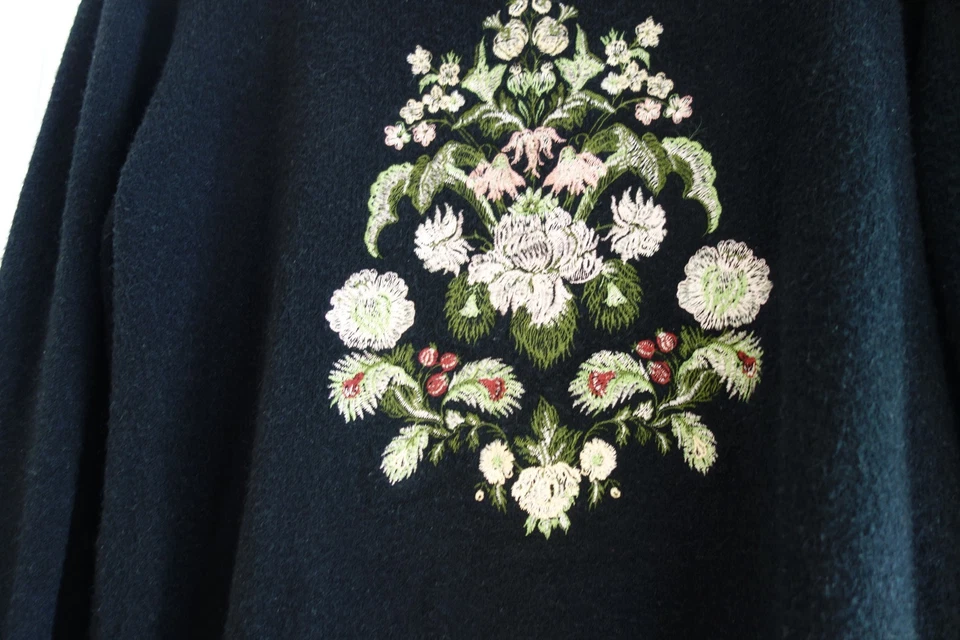 Oasis Black Floral Embroidered Jumper Size XL vgc - Image 2 of 4