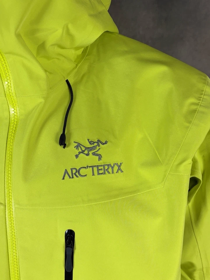 ARC'TERYX Gore Tex Pro Alpha SV Raincoat Jacket Outdoor Hiking Size M RRP 530$ - Image 4 of 4