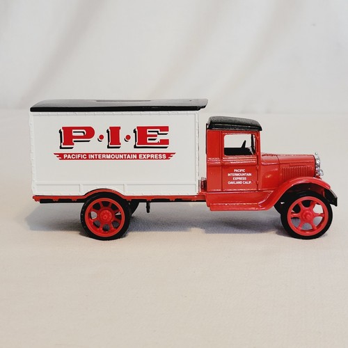 ERTL 1931 Hawkeye Motor Truck Bank with key P.I.E. Pacific Intermountain Express - Picture 7 of 24