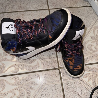Nike Air Jordan 1 Mid SE Tiger Print GS Grade School Size 5.5Y
