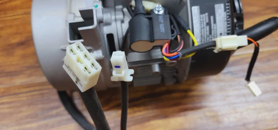 MOTOR COMPLETO RYOBI PARA GENERADOR PORTÁTIL RY-I2200GRA RY-I2200GR  Foto 4 de 4