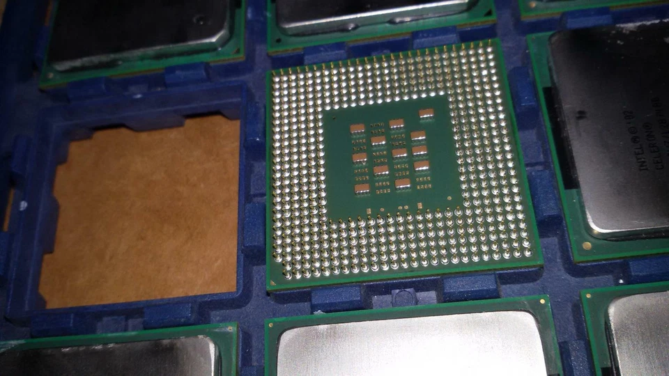 Cpu Intel Celeron 2 GHZ 128/400 SL6VR come Nuove,lotto disponibili nr.21 pezzi! - Immagine 3 di 4