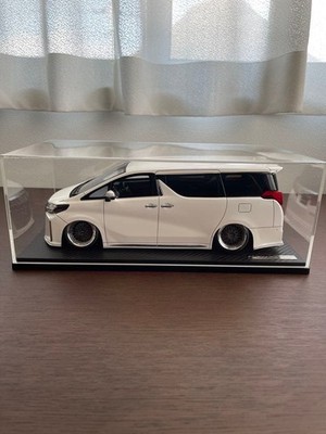 Toyota Alphard H30W 1/18 Custom Pearl White, lowered, camber, with box