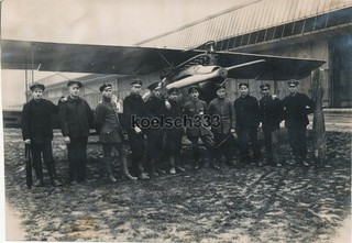 Foto Angehörige der Flieger Ers. Abt. 1 Altenburg vor Doppeldecker Flugzeug