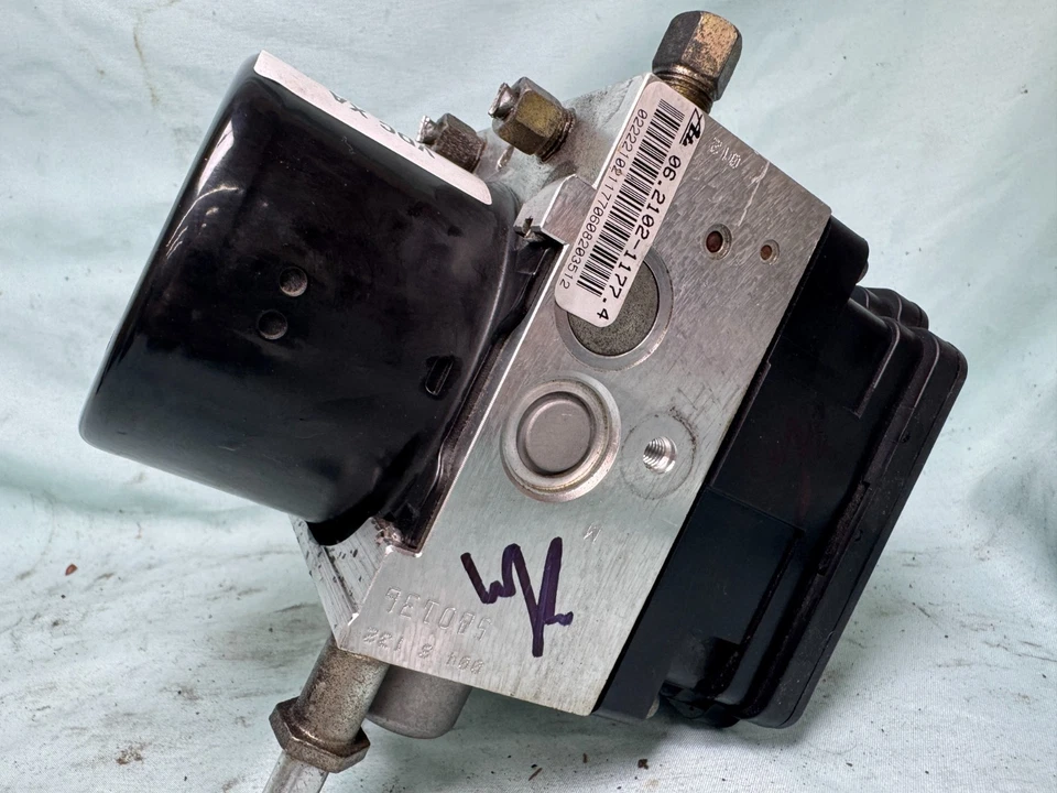 2008 Nissan Xterra 4x4 ABS Anti Lock Brake Pump Module Assembly 47660 ZS41C - Image 2 of 4