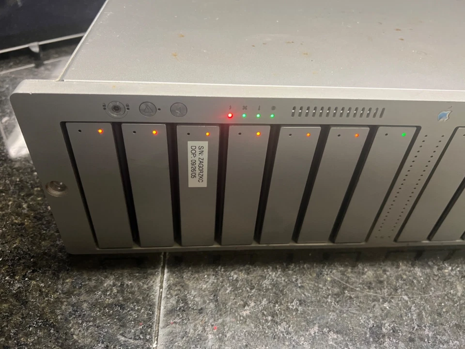 Apple Xserve A1009 RAID 3U 14-Bay 3.5" SAN Storage Array - Image 2 of 4