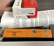Intermountain Railway HO Kit #41703-07 Refrigerator Car PFE Black & White #42496