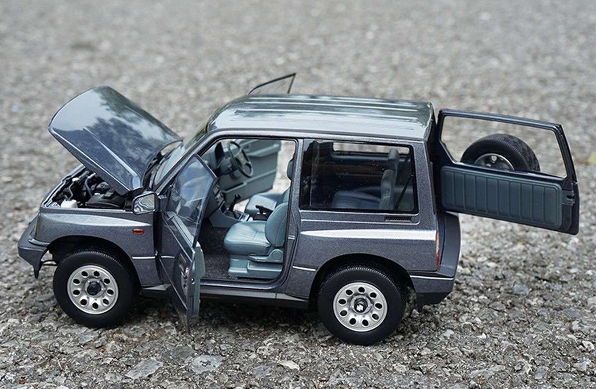701-018 スズキ 1/18 SUZUKI Vitara ダークグリーン 1/18 Dealer Edition Suzuki Vitara (Dark Green) Diecast Car