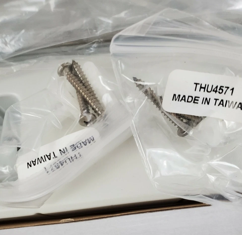 Toallero Toto 18" PN#YB30018 Colección Tradicional Serie A Níquel Pulido Foto 4 de 4