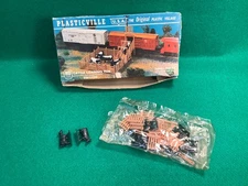 Vintage Plasticville 2611-100 Cattle Loading Pen HO Train WITH BOX