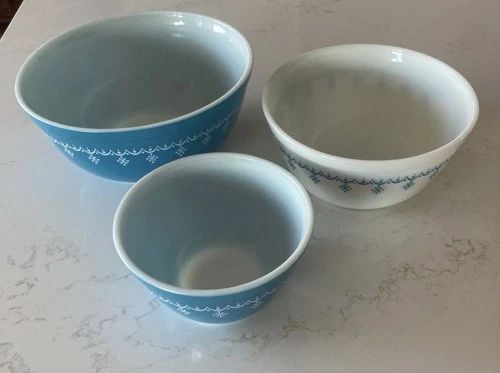 Vintage Pyrex Snowflake Garland Nesting Bowls Set Of 3 (401-403) Blue/White