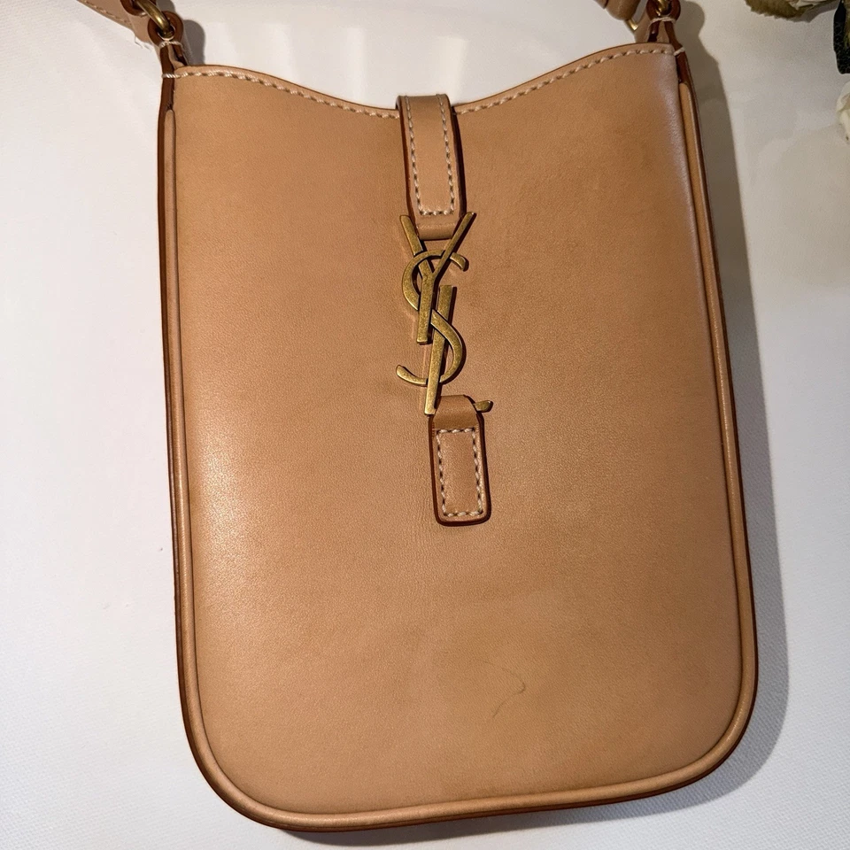 Bolso hobo pequeño Saint Laurent YSL para mujer MARRÓN. Autenticado por aplicación legítima Foto 2 de 4