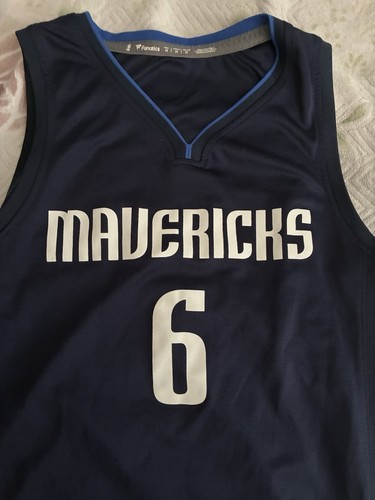 Kristaps Porzingis Dallas Mavericks Men's Jersey Size Medium - Picture 2 of 4