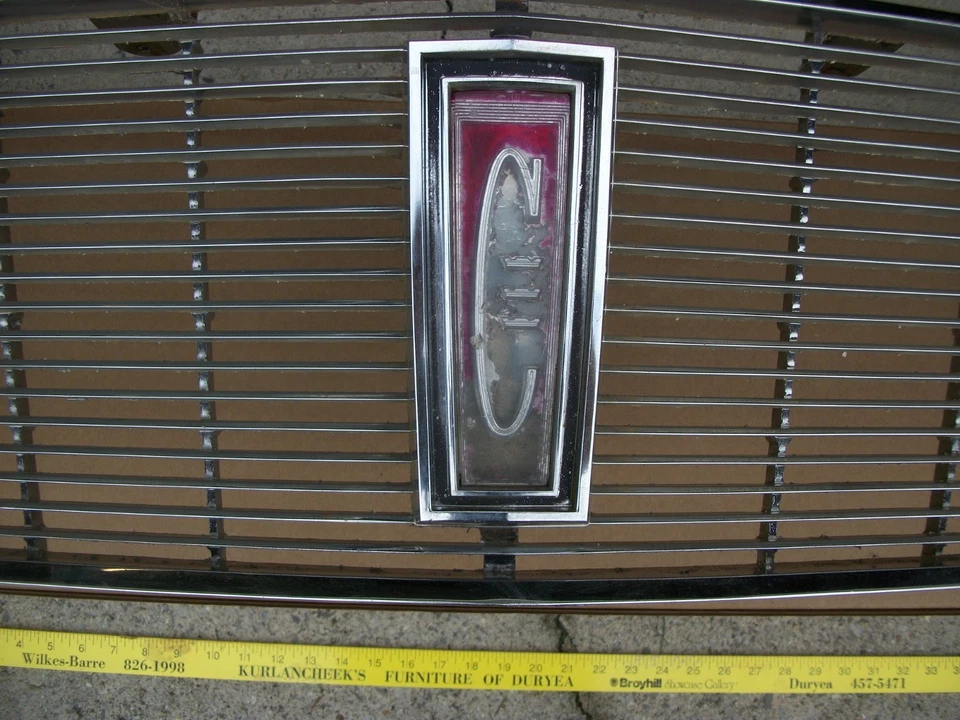 Chrysler Newport 1965 parrilla cromada original sin restaurar Foto 2 de 4