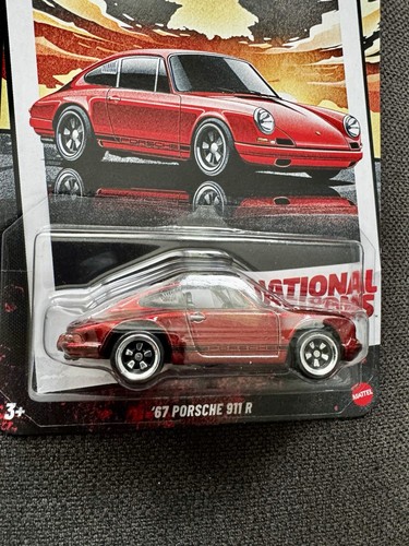 Hot Wheels National Icons ‘67 Porsche 911 R Chase and regular Spectraflame Red - Picture 3 of 4