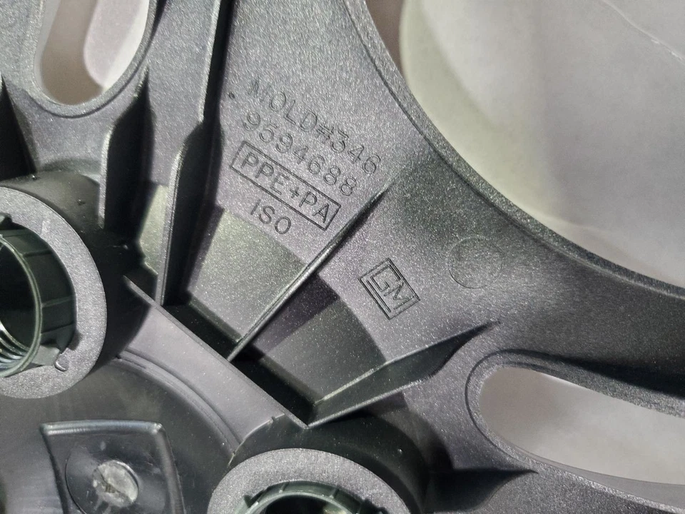 Tapacubos Saturn ION 2003 2004 2005 nuevo OEM 15"" 09595882 Foto 2 de 4