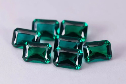 Lab-Created Hydrothermal Emerald Loose Stones – Trillion Shape, Tairus, Thailand