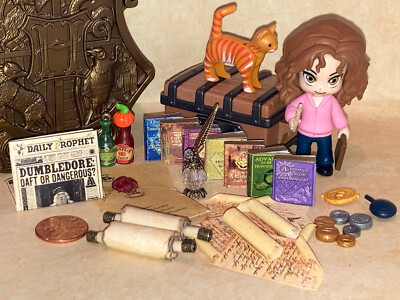 Hermione Tiny mini trunk set book quill parchment Crookshanks cat+capsule figure