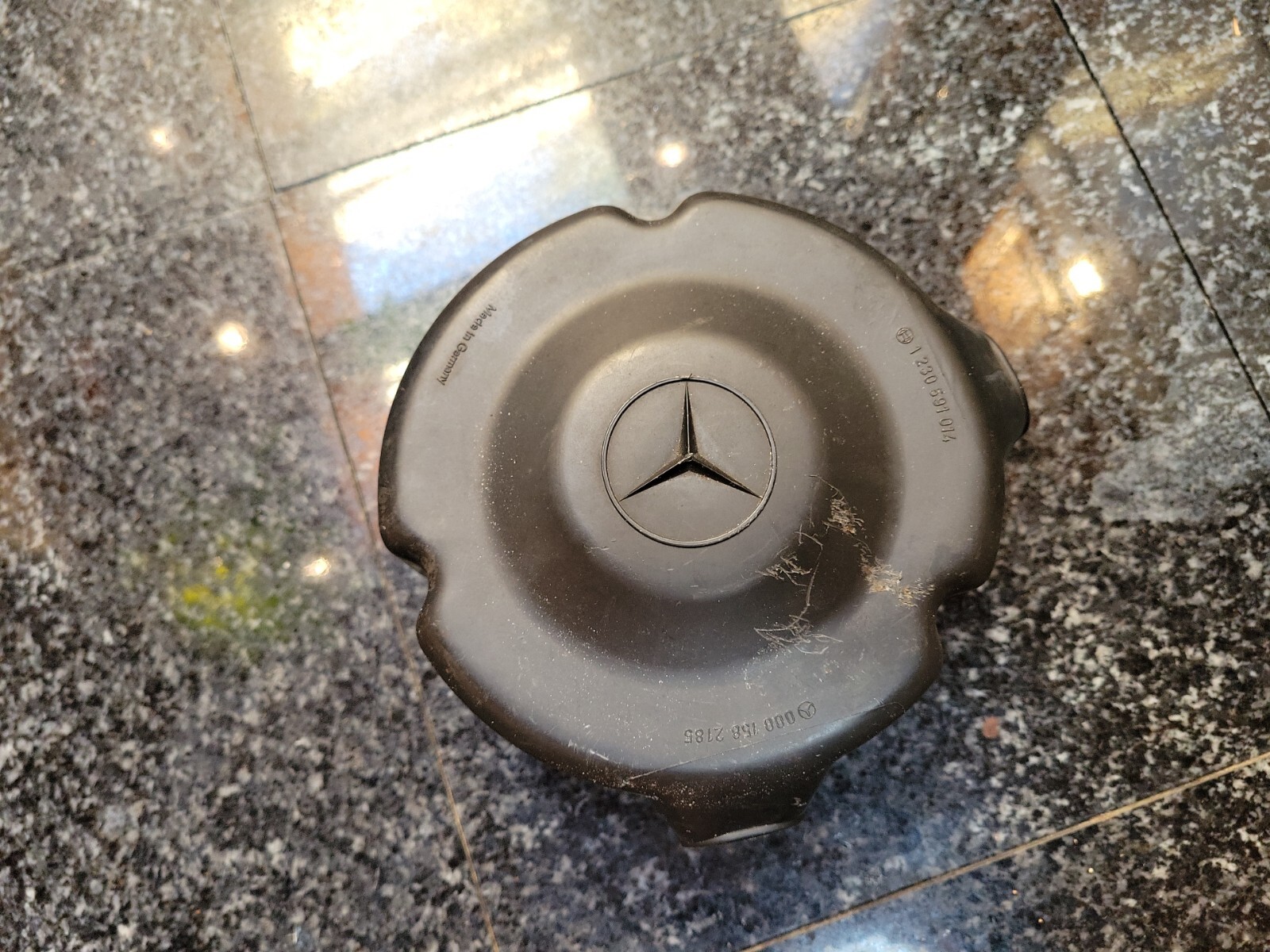 Mercedes 0001582185 M117 Ignition Distributor Cover Cap OEM 420SEL