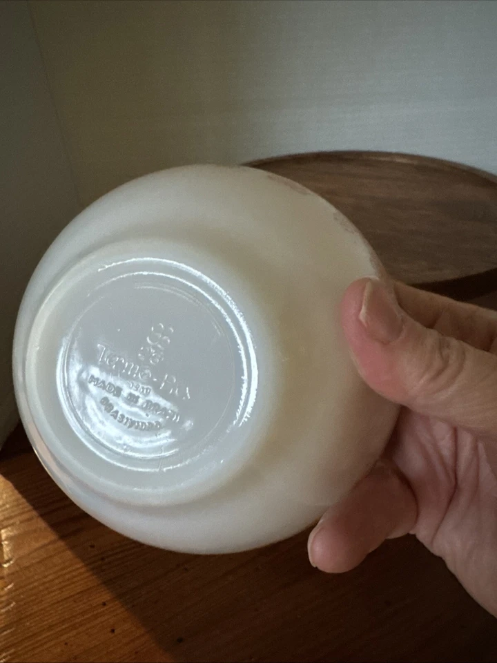 Vintage Termo Rey White Milk Glass Style Bowl Yellow Butterfly Pattern - Image 4 of 4