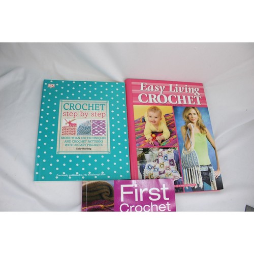 Lot Crochet Books Easy Beginning Projects Instructions 90521 - Picture 3 of 5