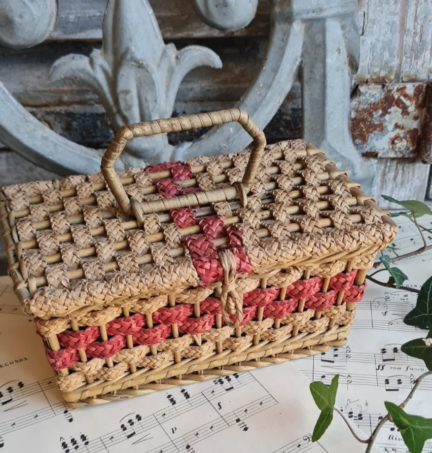 GRANDE ET belle Poupée sans marquage de 55 cm avec son panier osier EUR