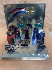 Vintage Mexican tin box nativity CRECHE manure pop-up 3-D diorama