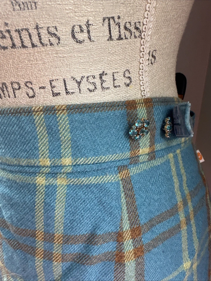 De colección Hollister Y2K Micro Mini Teal Cuadros Terciopelo Borde Adornado Stock Muerto Foto 4 de 4