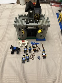 Legoland Castle Black Falcons 6074 Black Falcon's Fortress Near Complete Read