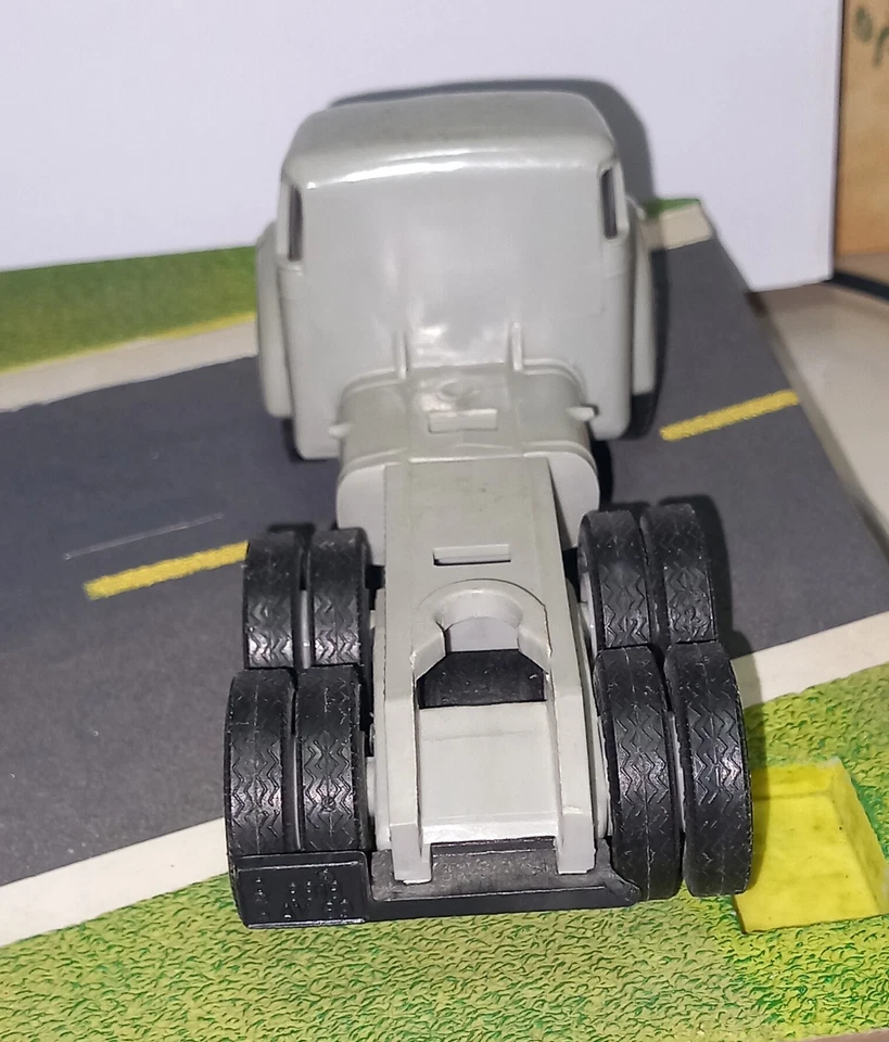 BERLIET TBO 15 TRACTEUR NOREV PLASTIQUE un axe de roue à réparer si non SUPERBE - Photo 4/4