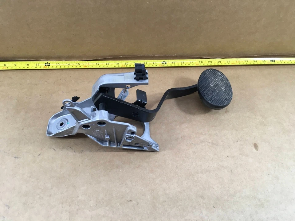 Conjunto completo de pedal de freno Mini Cooper 2009-13 automático C4000206SE OEM. Foto 3 de 4