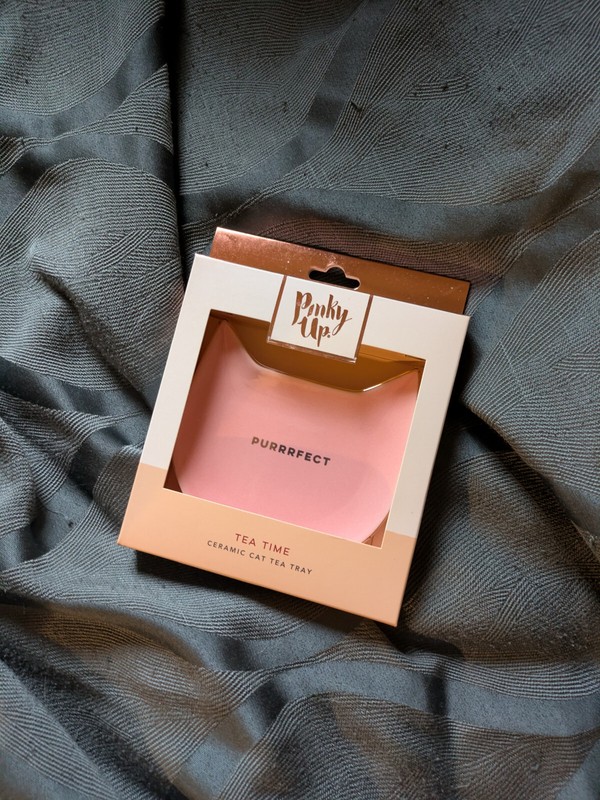 small pink cat tray for tea bags