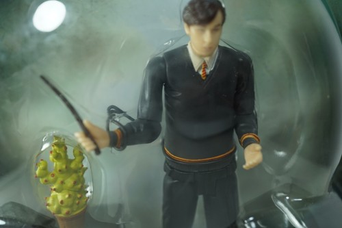 HARRY POTTER Neville Longbottom & Plant Action Figure with wand 3.75 inches MOC! - Picture 3 of 7