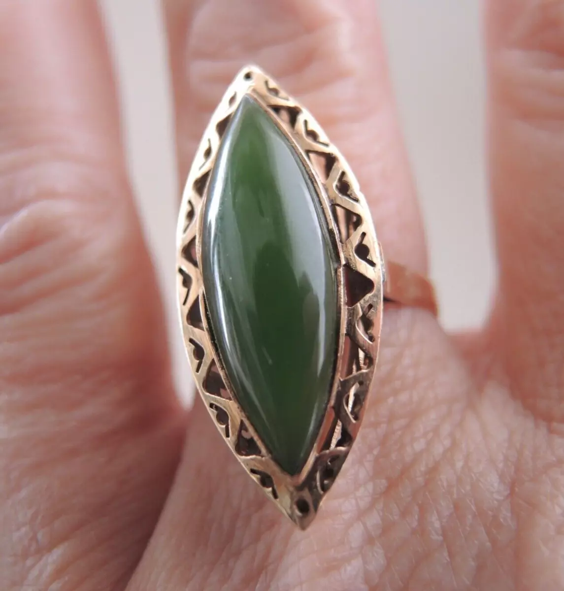 Apple jade ring deals