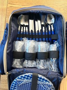 Picnic Backpack Insulated With 2 Wine Bags and Service for 4 People - Never used