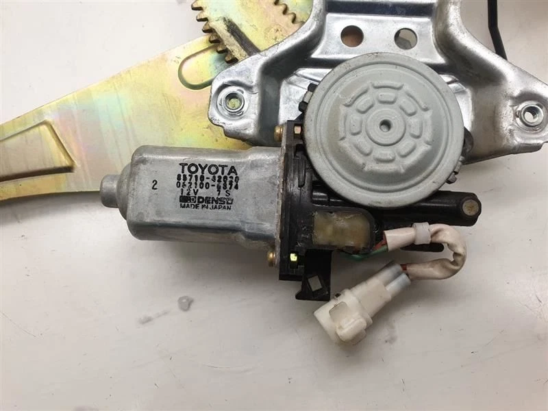 REGULADOR VENTANA PUERTA TRASERA LADO CONDUCTOR TOYOTA RAV4 96-00 Foto 2 de 4