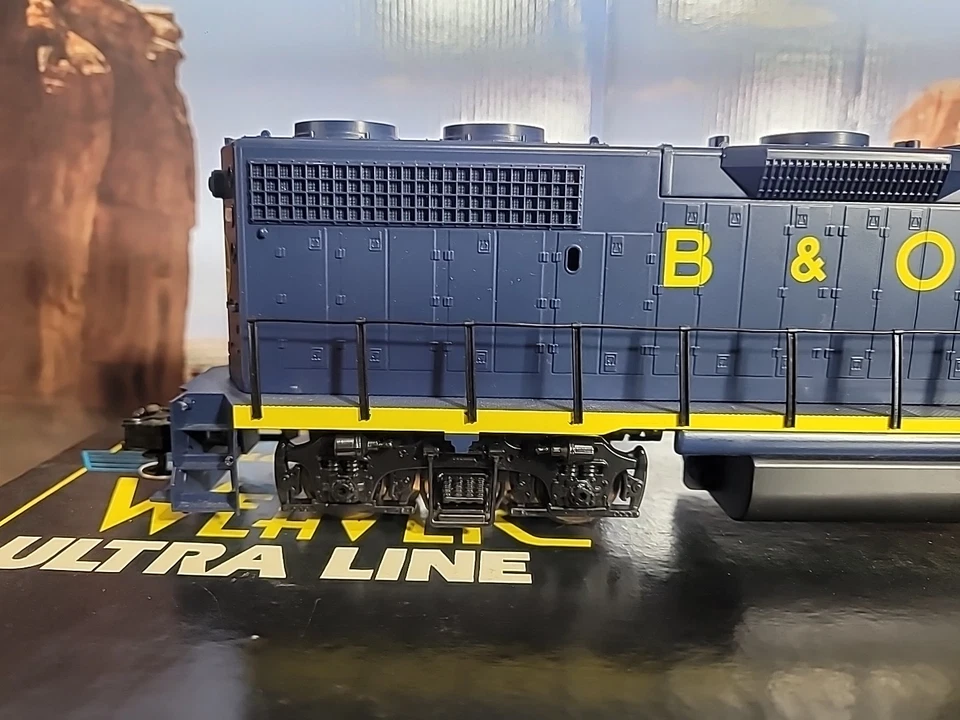 Weaver Ultra Line GP 38-2 Diesel Locomotive Baltimore And Ohio - Image 4 of 4