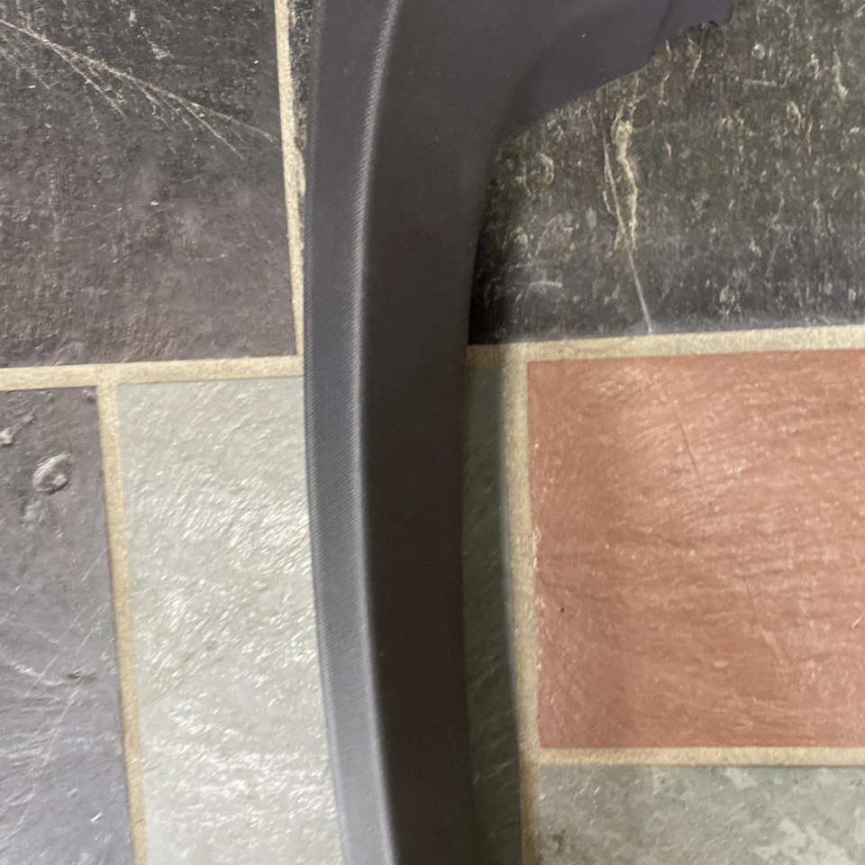 Крышка отделочной панели багажника универсала Subaru Impreza WRX STI 2008–2014 годов выпуска от оригинального производителя - Изображение 4 из 4