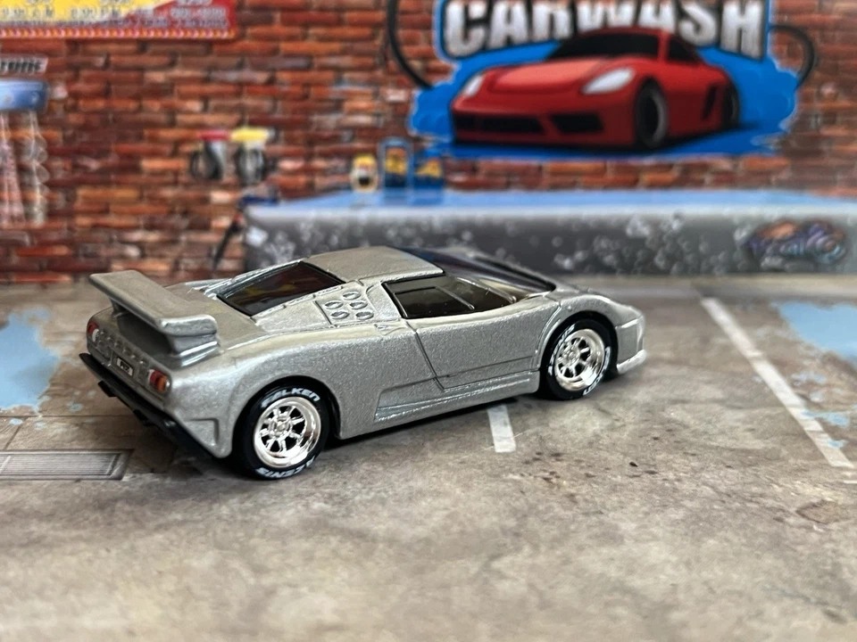 Bugatti EB110 2022 Hot Wheels HW Turbo '94 plateado con rueda Real Rider intercambiada Foto 2 de 3