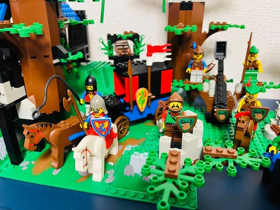 LEGO System Castle Dark Forest Fortress 6079 Hemlock Stronghold 6046 6024 Set - Image 2 of 4