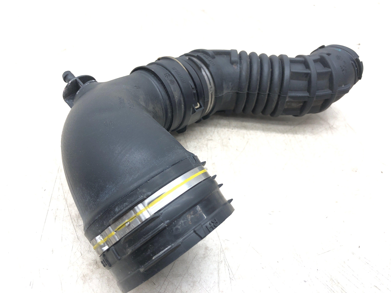 2017-2022 MASERATI LEVANTE 3.0L LEFT AIR INTAKE SLEEVE TUBE DUCT 670101260 OEM