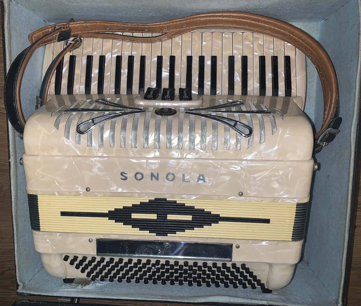 Rivoli little maestro accordion deals
