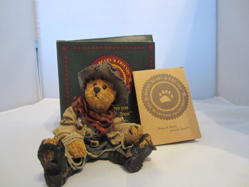BOYDS Bearstone ~  Hop-a Long-the Deputy~ Cowboy ~  7E/197  Retired 2000 