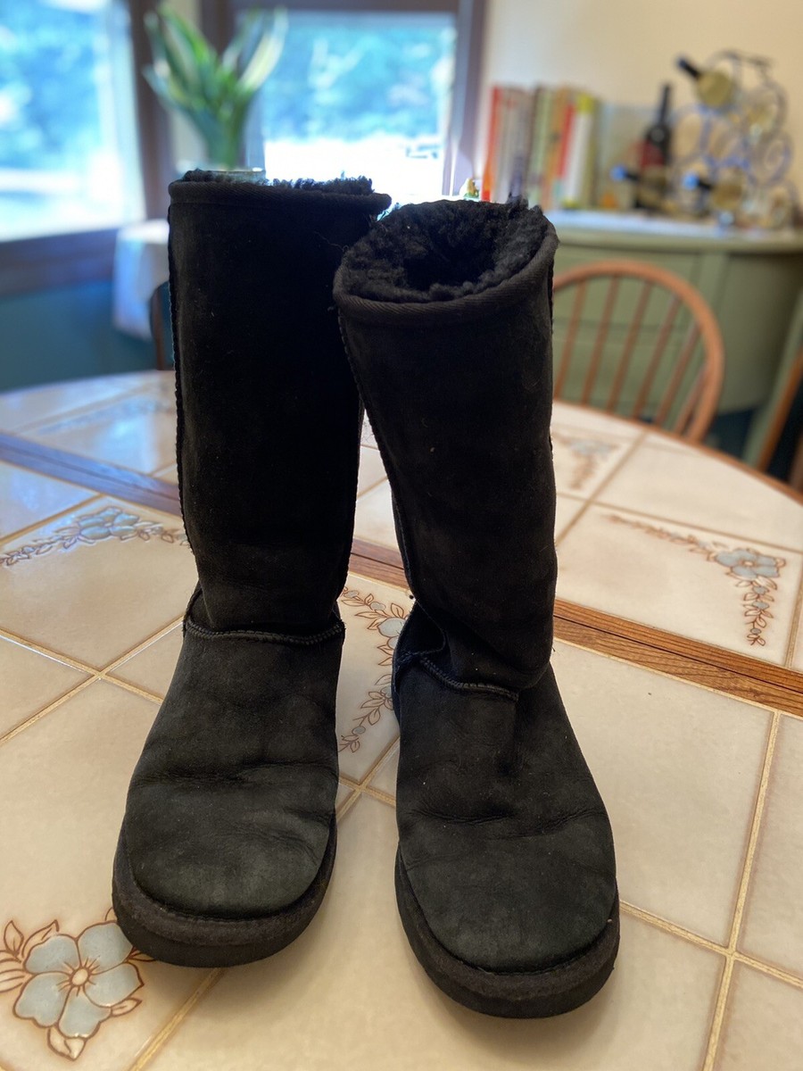 UGG Size 7 Suede Sheepskin Boots Women display picture 1