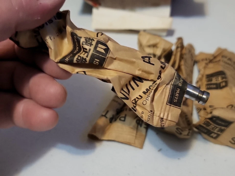 Juego de 4 válvulas de escape GM NOS Chevy LUV ISUZU VAUXHALL BEDFORD PICK UP 94217179 Foto 3 de 4