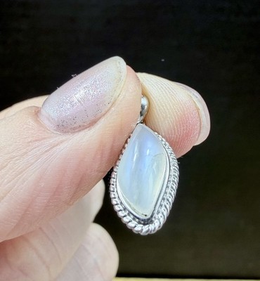Kristall Weiß Mondstein Anhänger Blau Flash Schmuck Charm Natur Silber 925 2