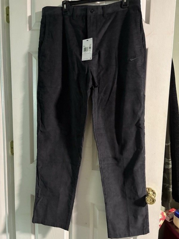 Men’s Nike Corduroy  Standard Fit, Straight Leg.Black Chino Pants. 36/32 NWT