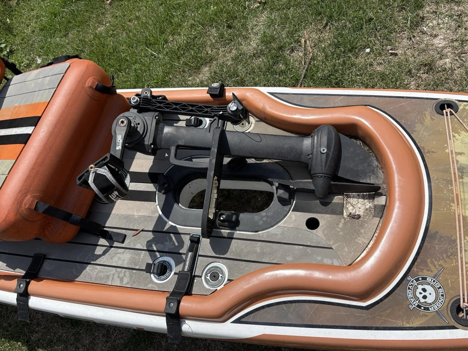 Tabla de paddleboard Rackham 12’ Bugslinger Blackwater con Apex Pedal Drive. Foto 4 de 4