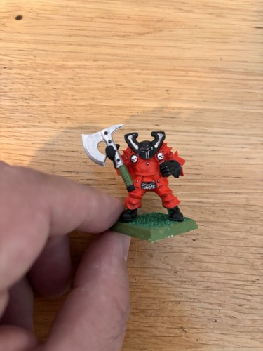 Warhammer 40k Vintage Guerriero del Caos Plastica Dipinta Buone Condizioni - Foto 3 di 5