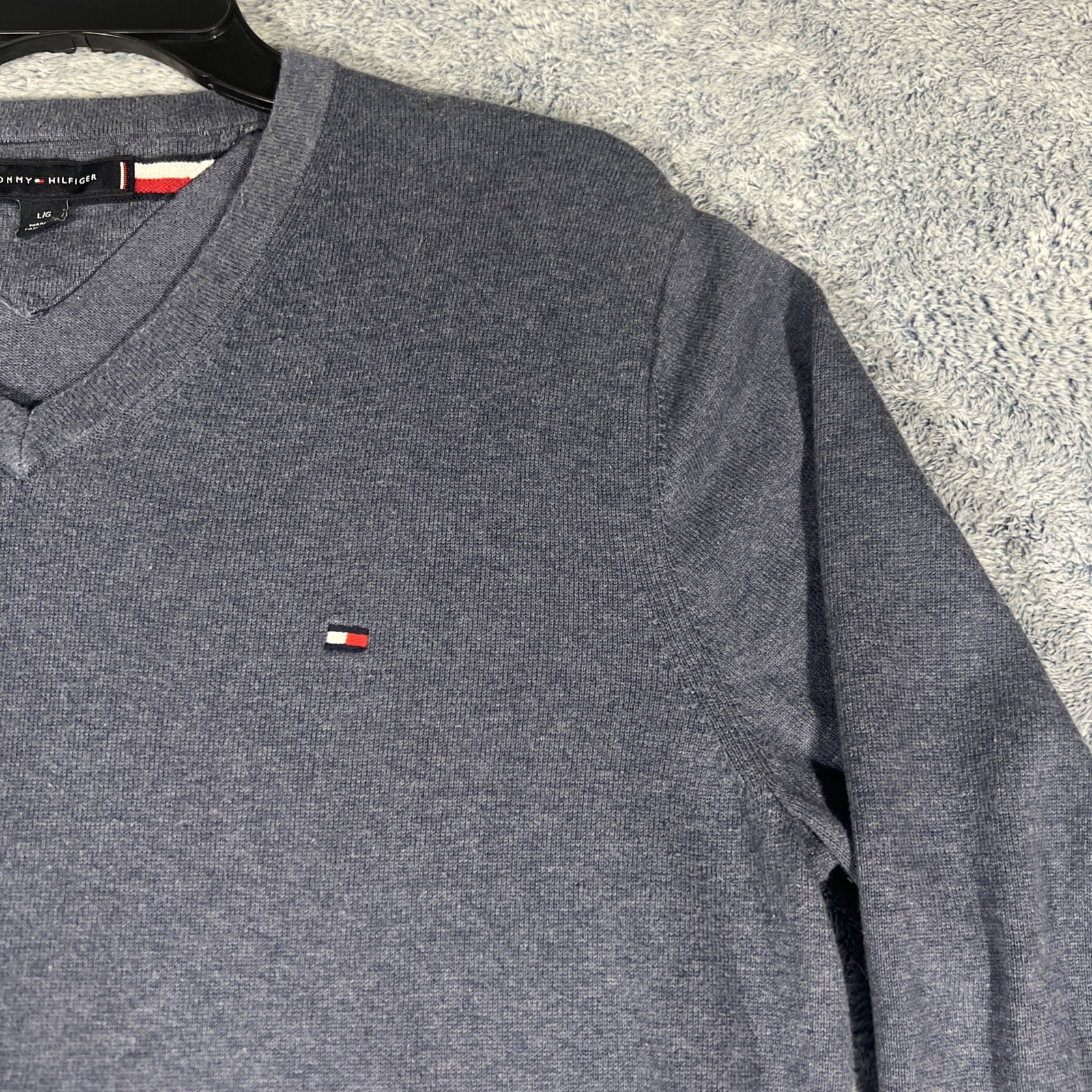 Tommy Hilfiger Essential Long Sleeve V-Neck Sweater Men's Size Large Blue Logo image 4